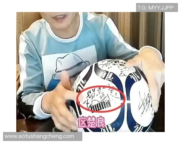 足球明星签名照真伪辨识技巧揭秘与真实案例对比分析 足球明星签名照真伪辨识技巧揭秘与真实案例对比分析